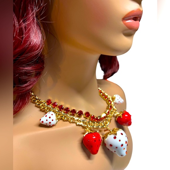 Betsey Johnson NWT Chunky Red White Rhinestone Gold Tone Strawberry Necklace - Picture 4 of 8